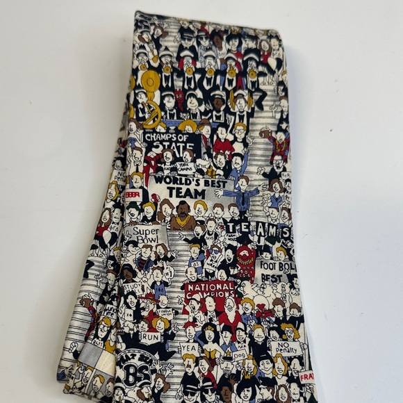 Museum Artifacts Silk Sports Team Themed Tie - Picture 3 of 6